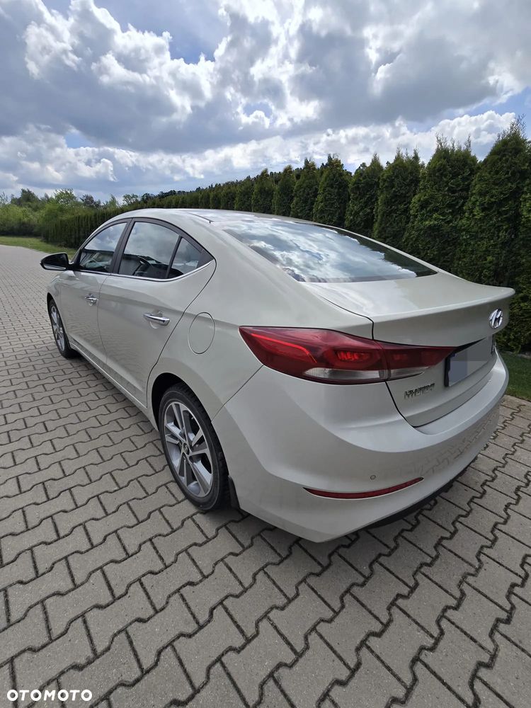 Hyundai Elantra 1.6 CRDi BlueDrive Style DCT - 4