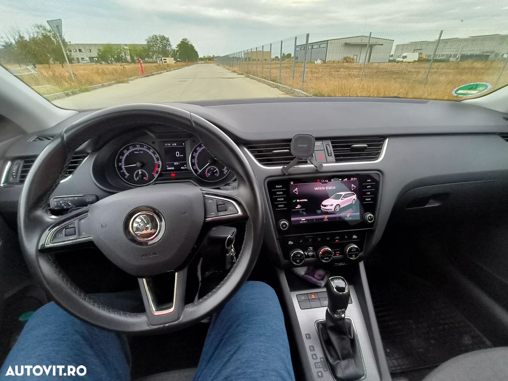 Skoda Octavia Combi Diesel 2.0 TDI DSG Style - 10