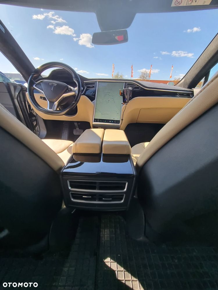 Tesla Model S - 4