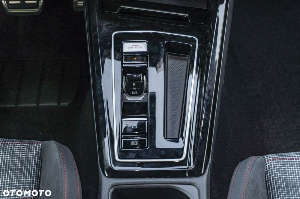 Volkswagen Golf - 28