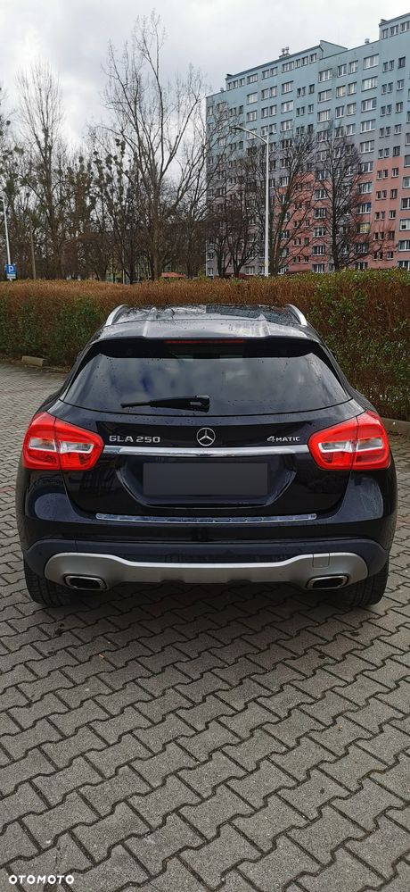 Mercedes-Benz GLA 250 4-Matic AMG Line - 8