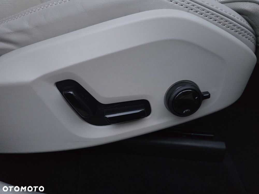 Volvo XC 60 B5 B AWD Plus Bright - 16