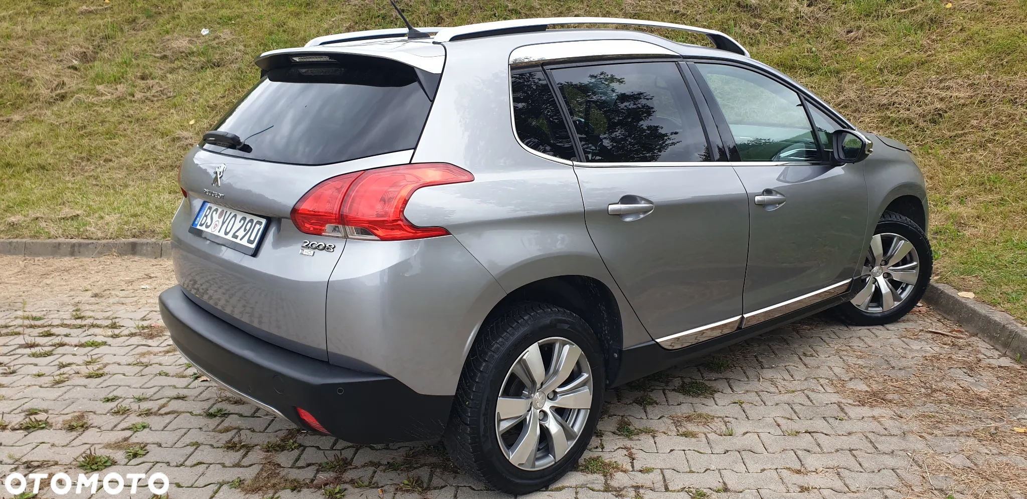 Peugeot 2008 1.6 e-HDi Allure S&S - 19