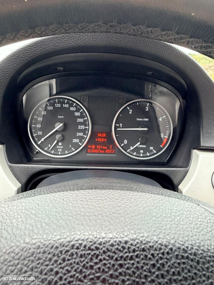 BMW 318 d Sport Line - 9