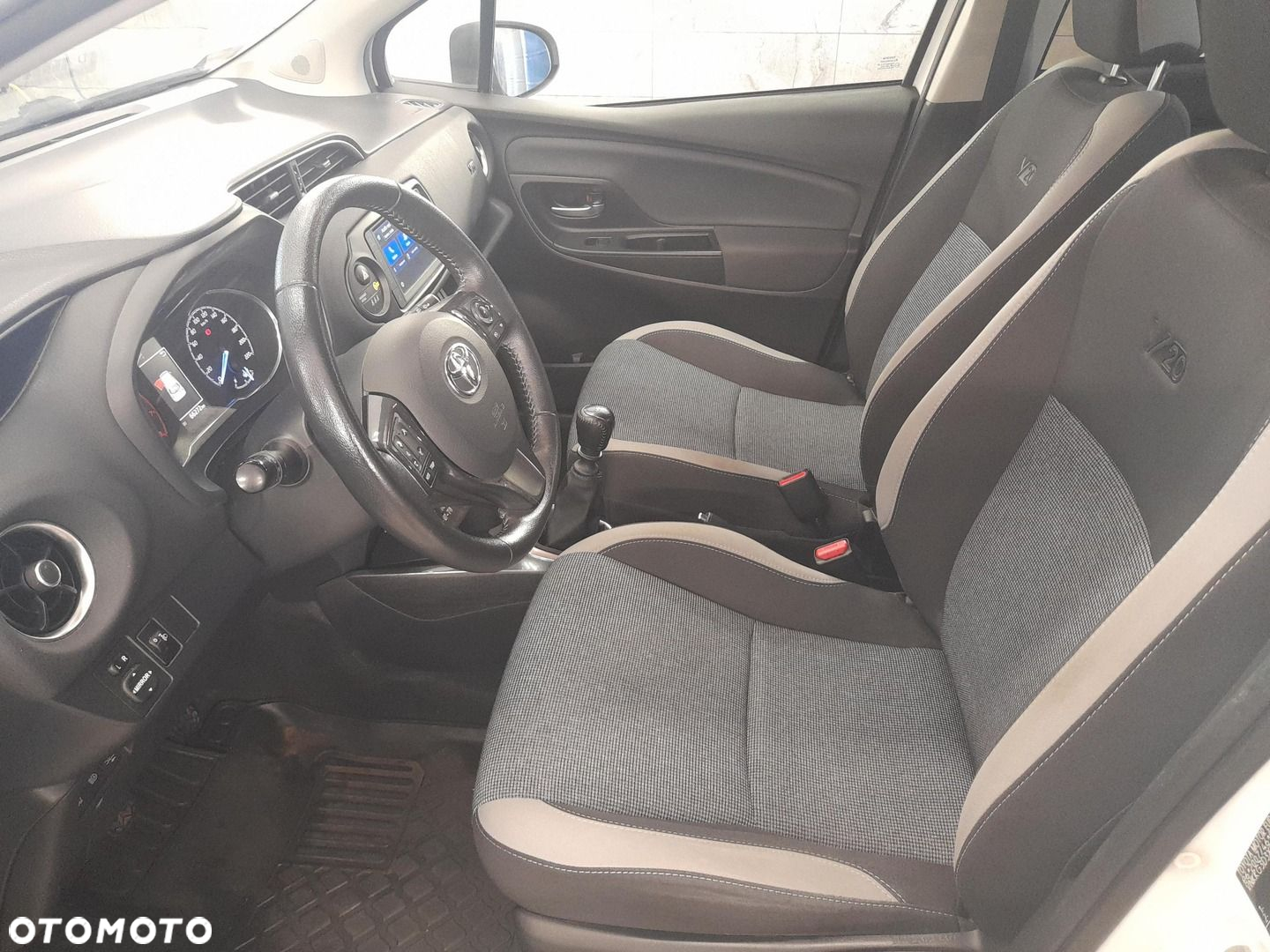 Toyota Yaris - 10
