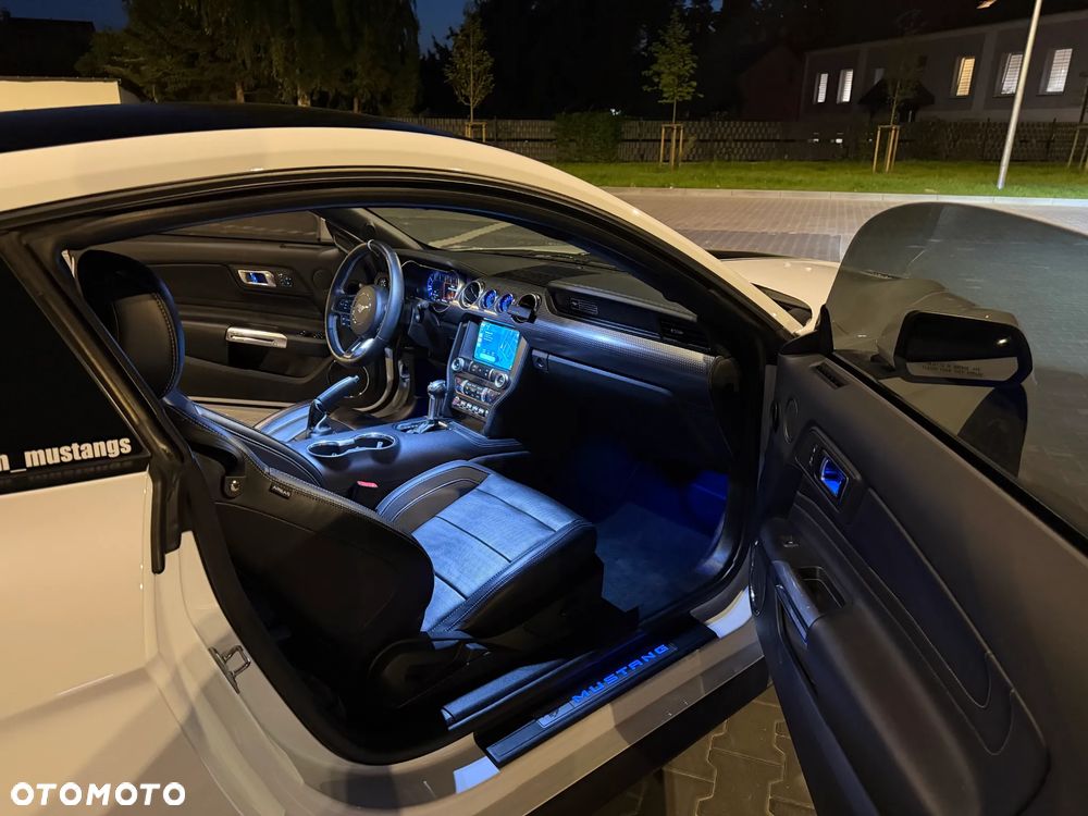 Ford Mustang - 4