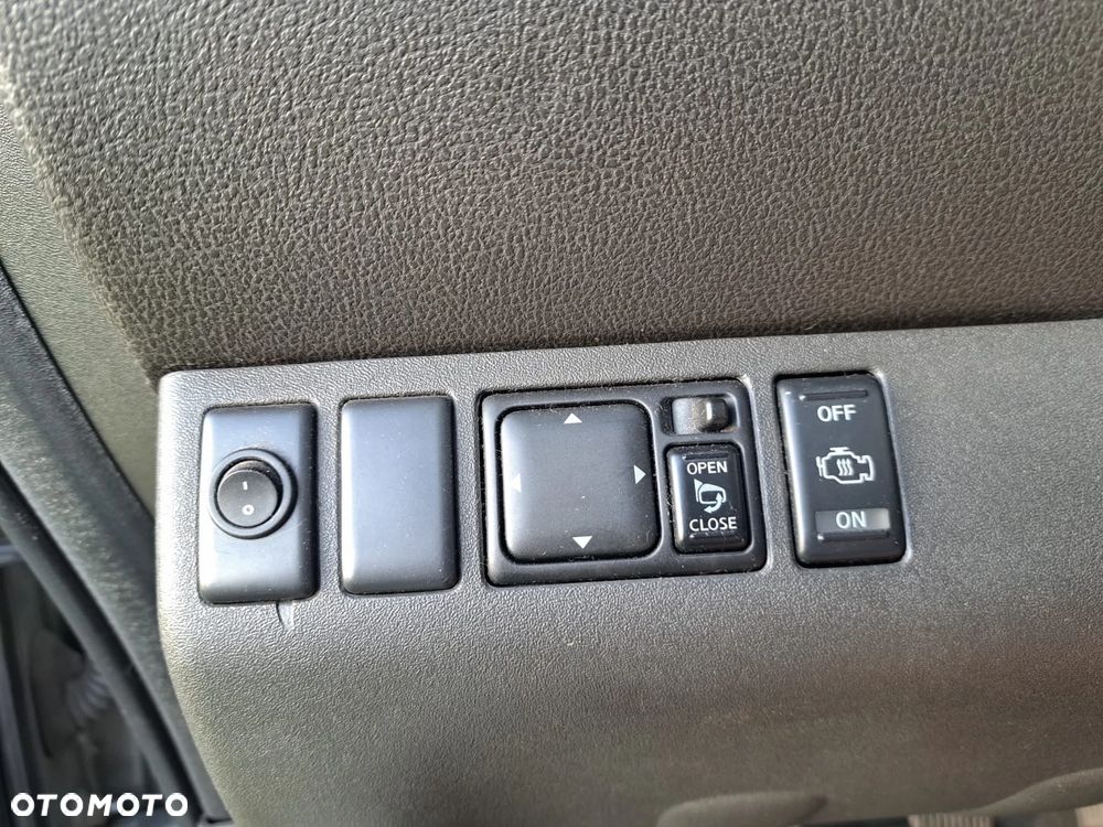 Nissan Pathfinder 2.5 D LE - 14