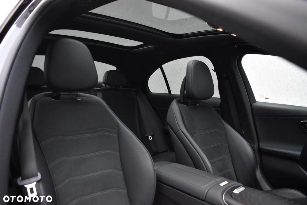 Mercedes-Benz Klasa E 220 d 4-Matic 9G-TRONIC - 14