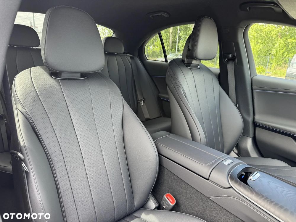 Mercedes-Benz Klasa E 220 d mHEV 4-Matic Exclusive 9G-Tronic - 13