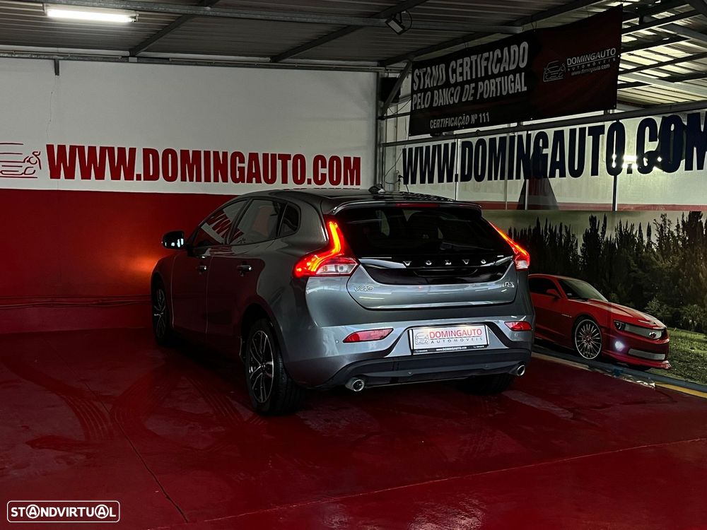 Volvo V40 2.0 D3 Momentum - 4