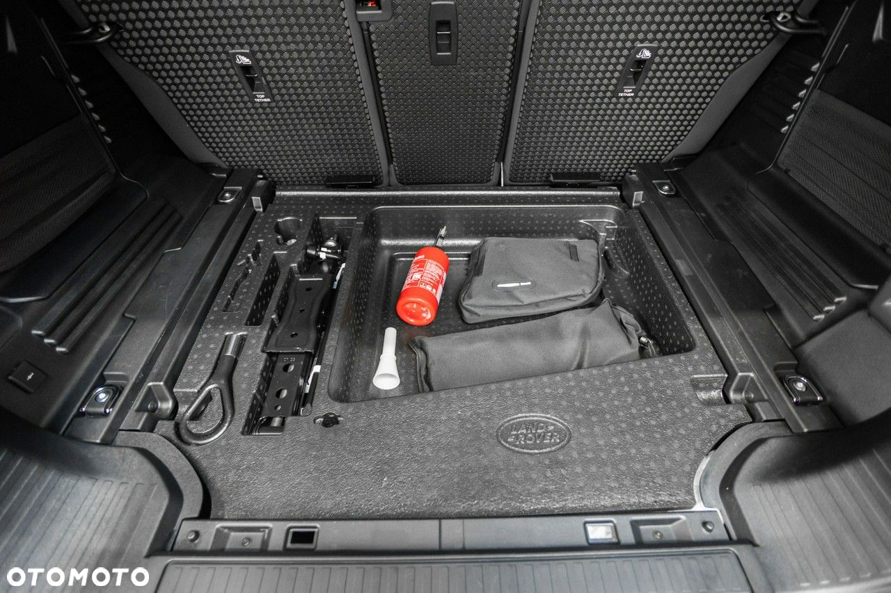 Land Rover Defender - 39