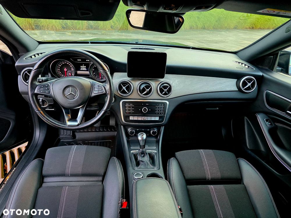 Mercedes-Benz CLA 200 Urban - 19