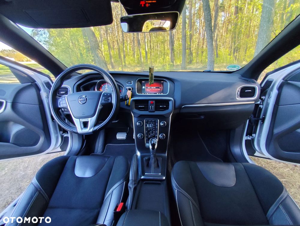 Volvo V40 D3 Geartronic RDesign - 11