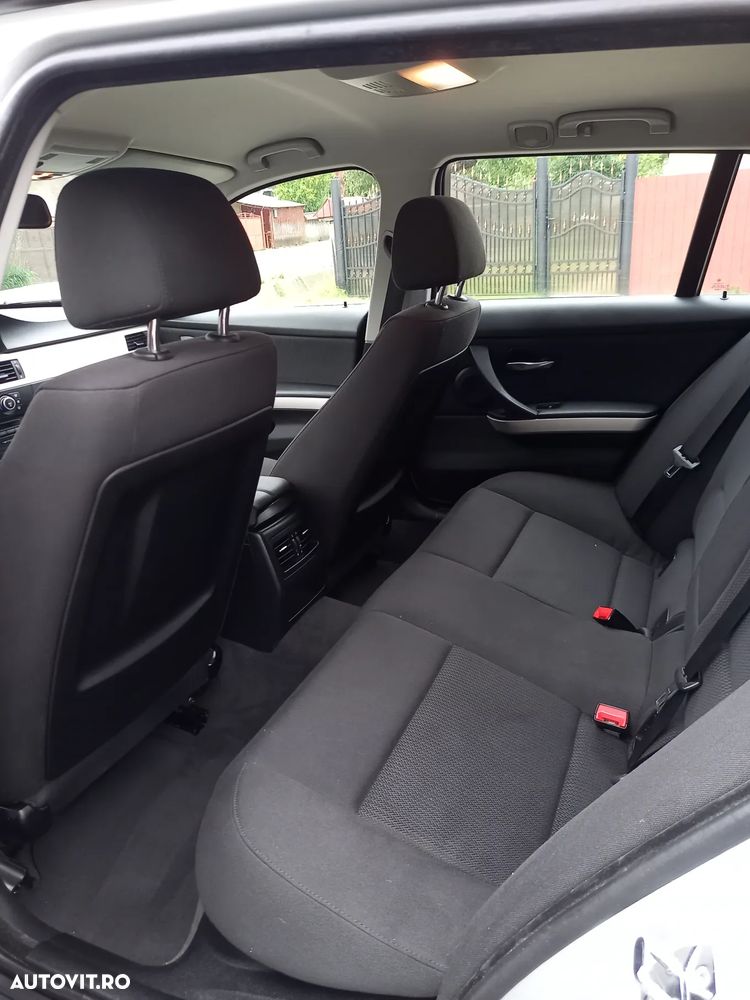 BMW Seria 3 318d Touring - 12