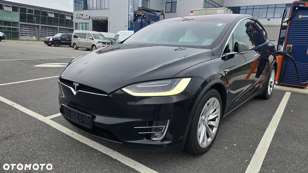 Tesla Model X - 1