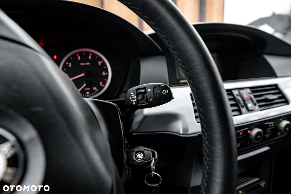 BMW Seria 5 525i Touring - 30