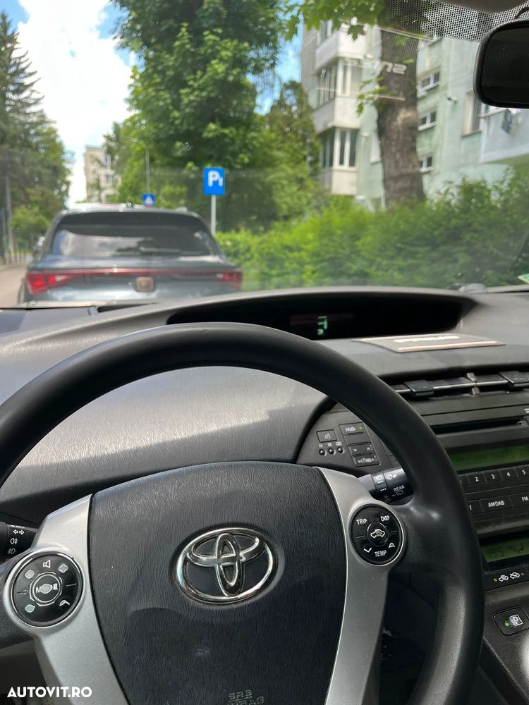 Toyota Prius (Hybrid) Sol - 13