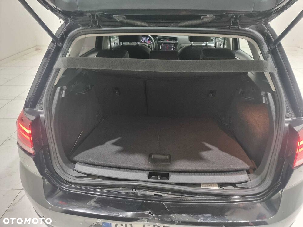 Volkswagen Golf - 10