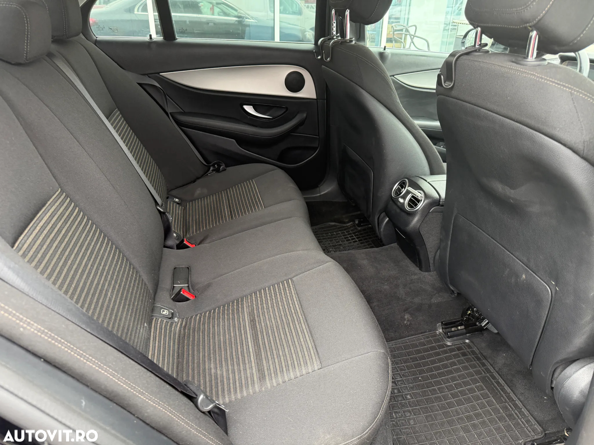 Mercedes-Benz E 220 d 4Matic T 9G-TRONIC Avantgarde - 12