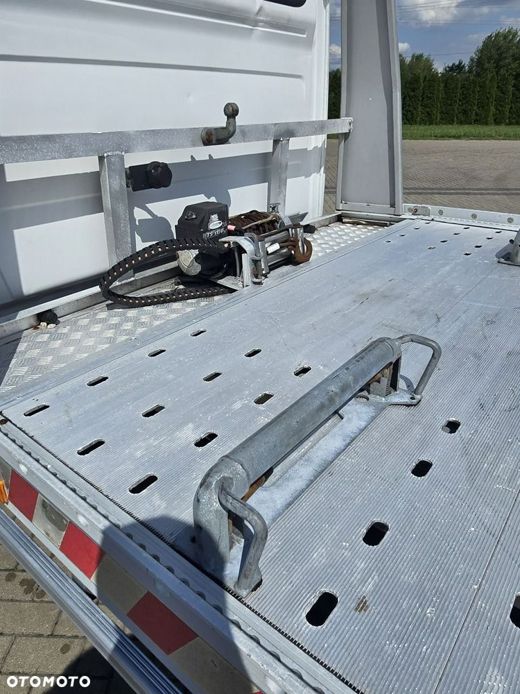Mercedes-Benz Sprinter - 16