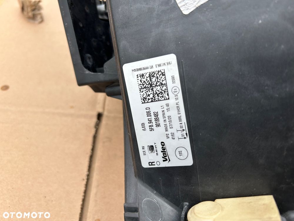 Seat Leon IV lampa prawy przód full led 5FB941005D 5FB941006D - 8
