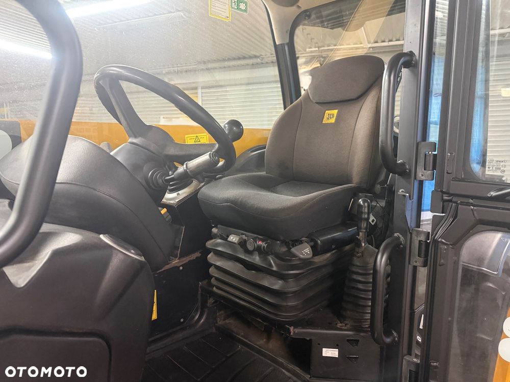 JCB 541-70 Agri Super - 12