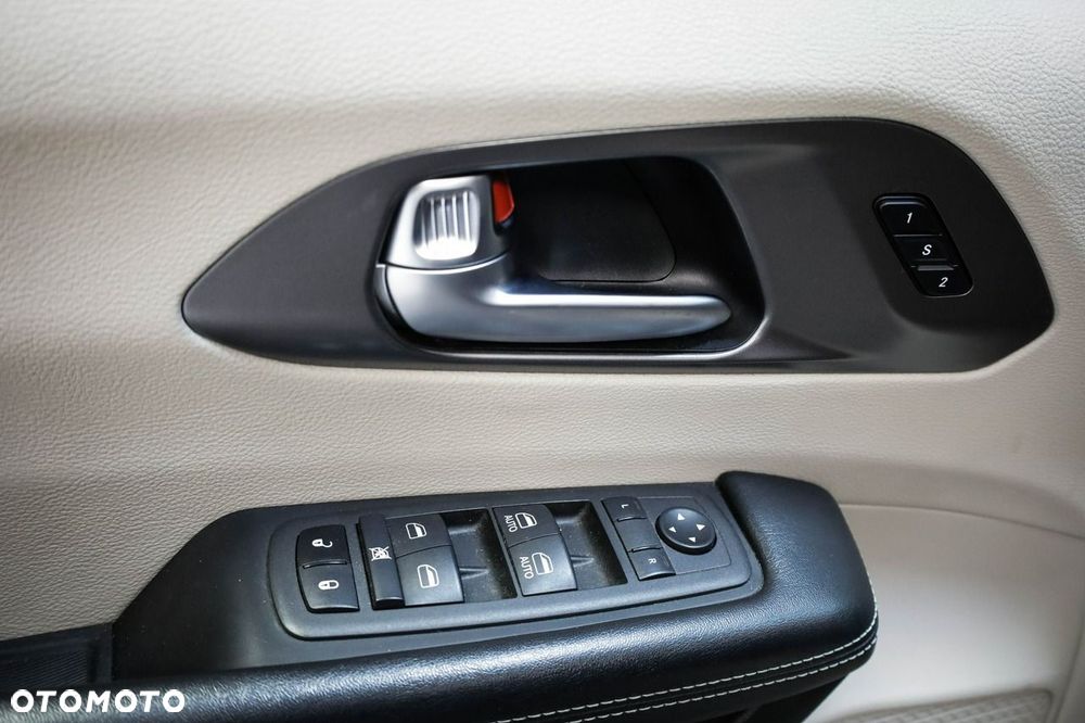 Chrysler Pacifica - 19
