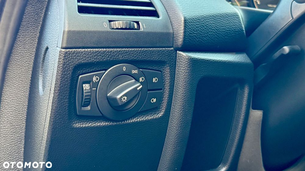 BMW Seria 1 116i - 32