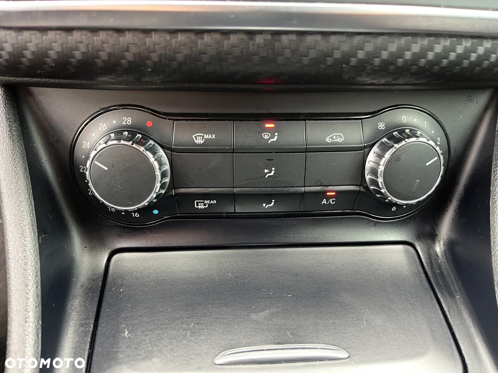 Mercedes-Benz Klasa A 250 (BlueEFFICIENCY) 7G-DCT AMG Sport - 37