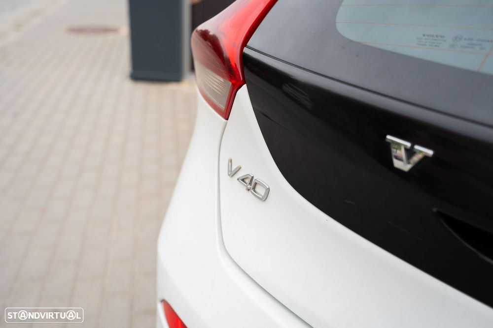 Volvo V40 D2 R Design - 20