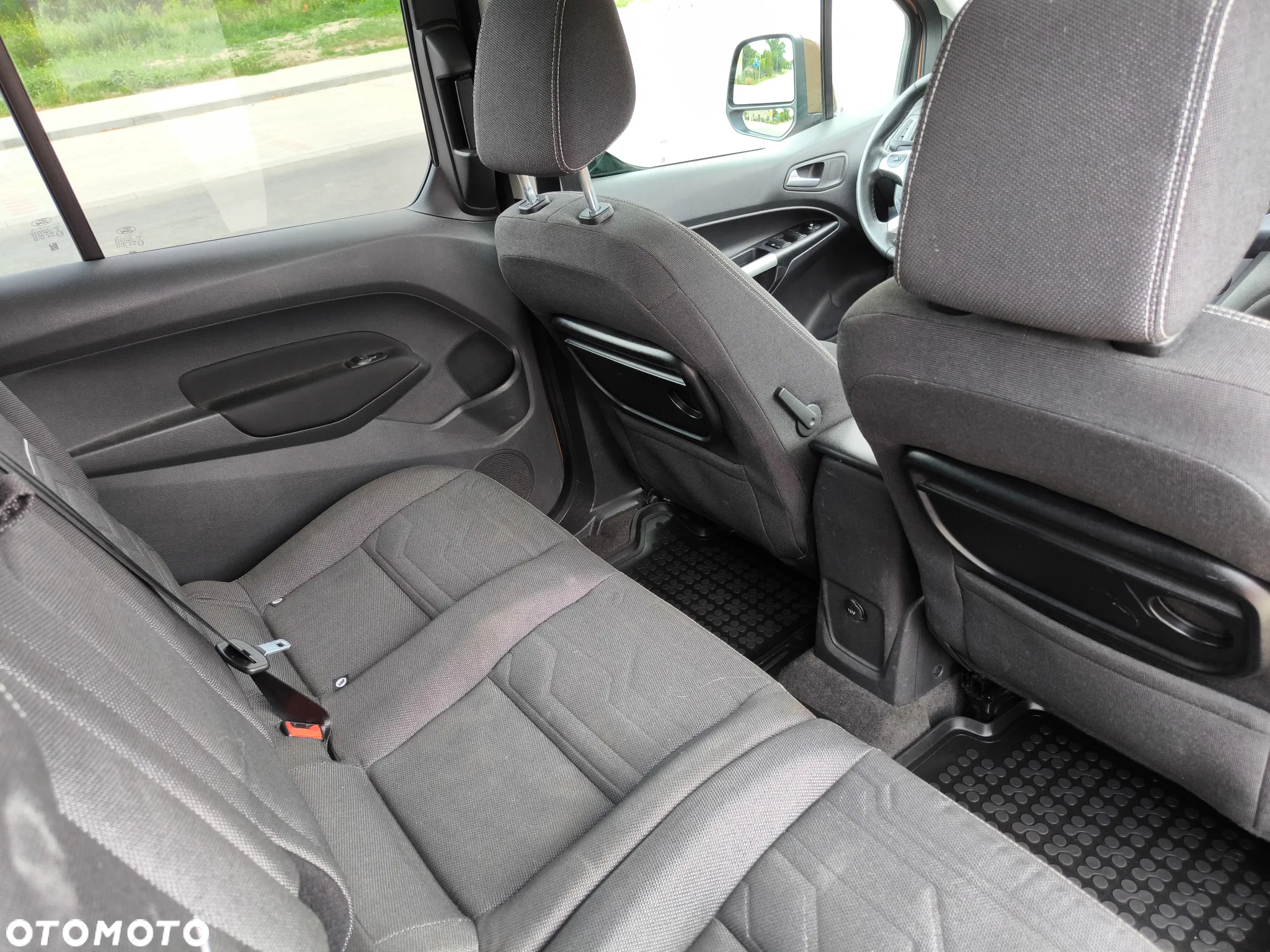 Ford Tourneo Connect Grand - 14