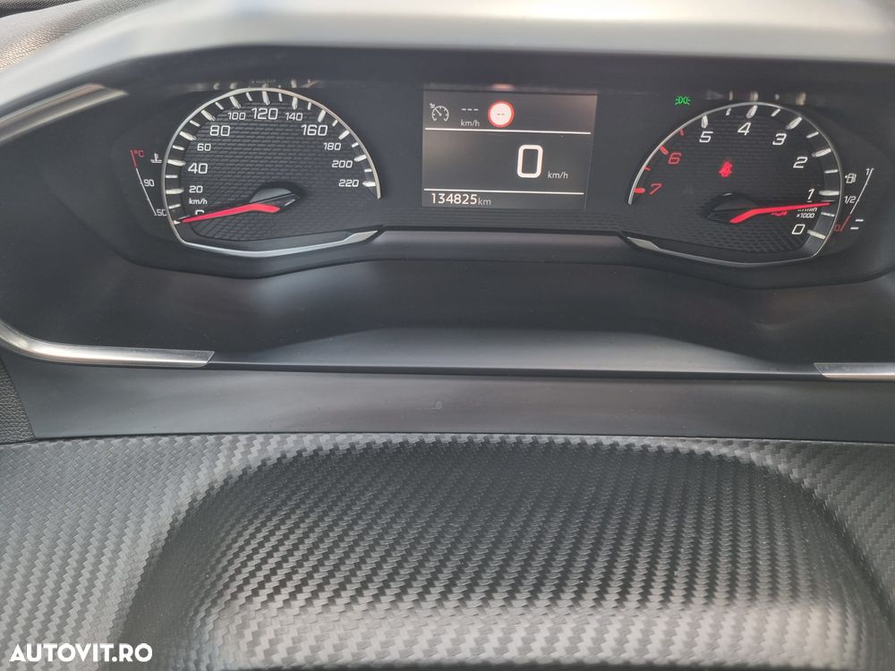 Peugeot 2008 BlueHDi 100 STOP & START Signature - 6