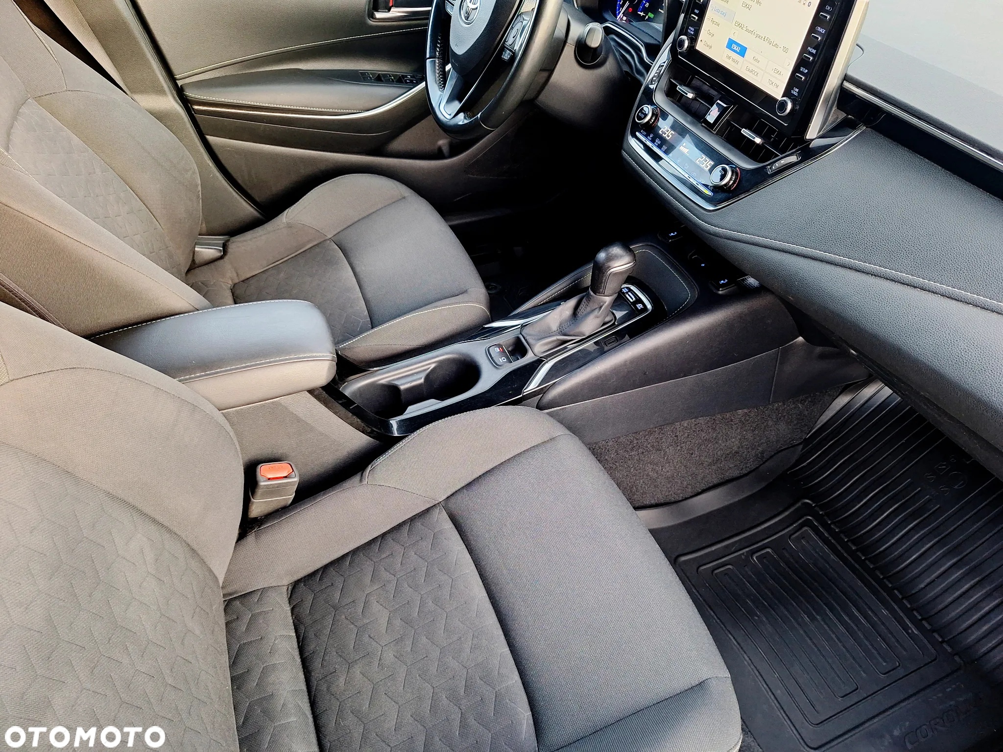 Toyota Corolla 1.8 Hybrid Comfort - 17