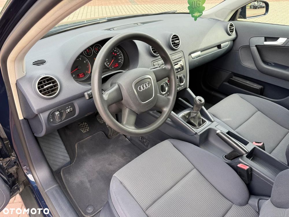Audi A3 Sportback 1.6 FSI Ambiente - 13