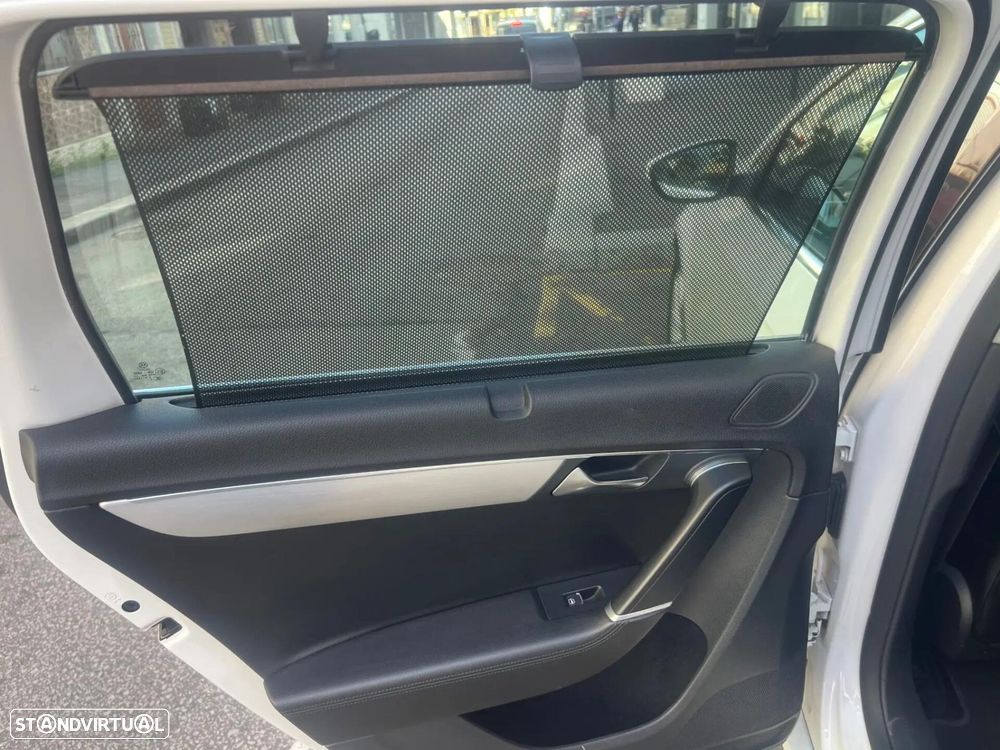 VW Passat Variant 2.0 TDI DSG BlueMotion Highline - 26