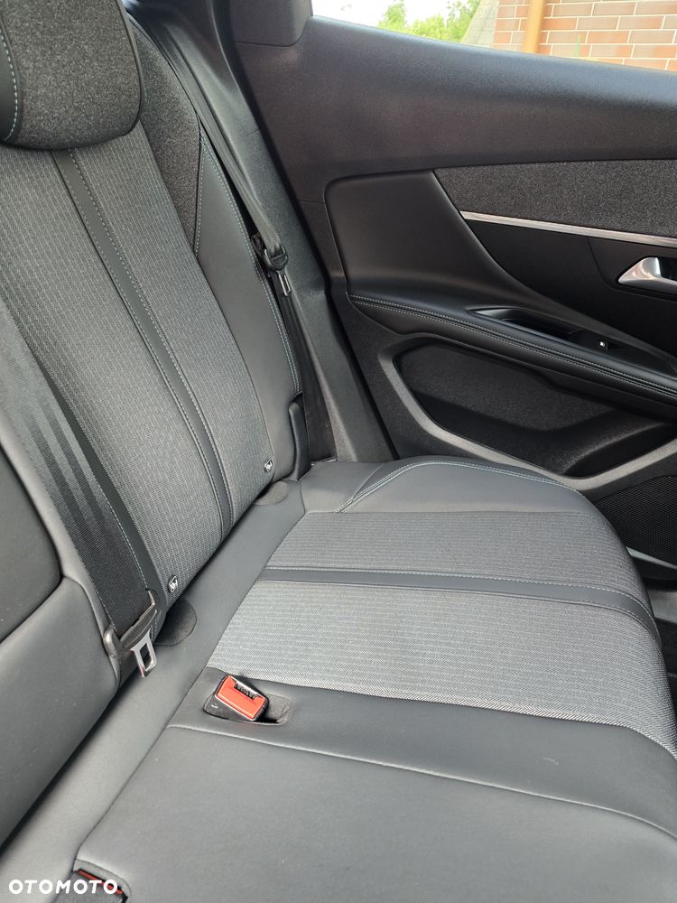 Peugeot 3008 1.5 BlueHDi Active Pack S&S EAT8 - 33