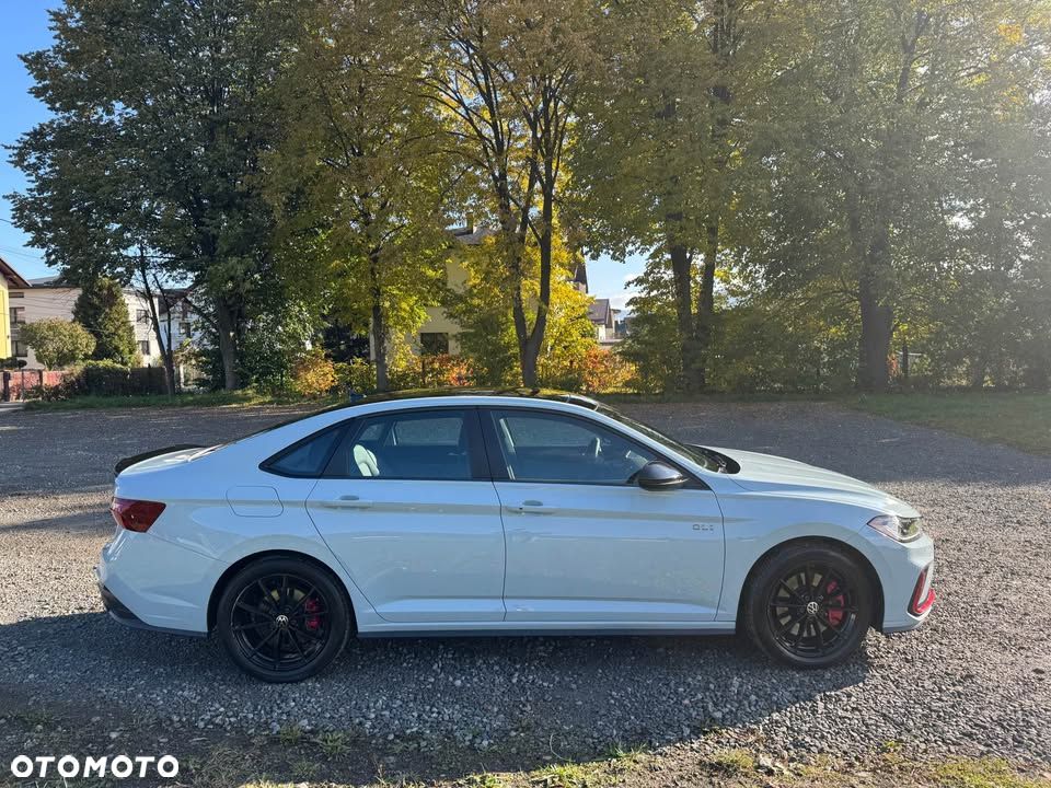 Volkswagen Jetta - 8