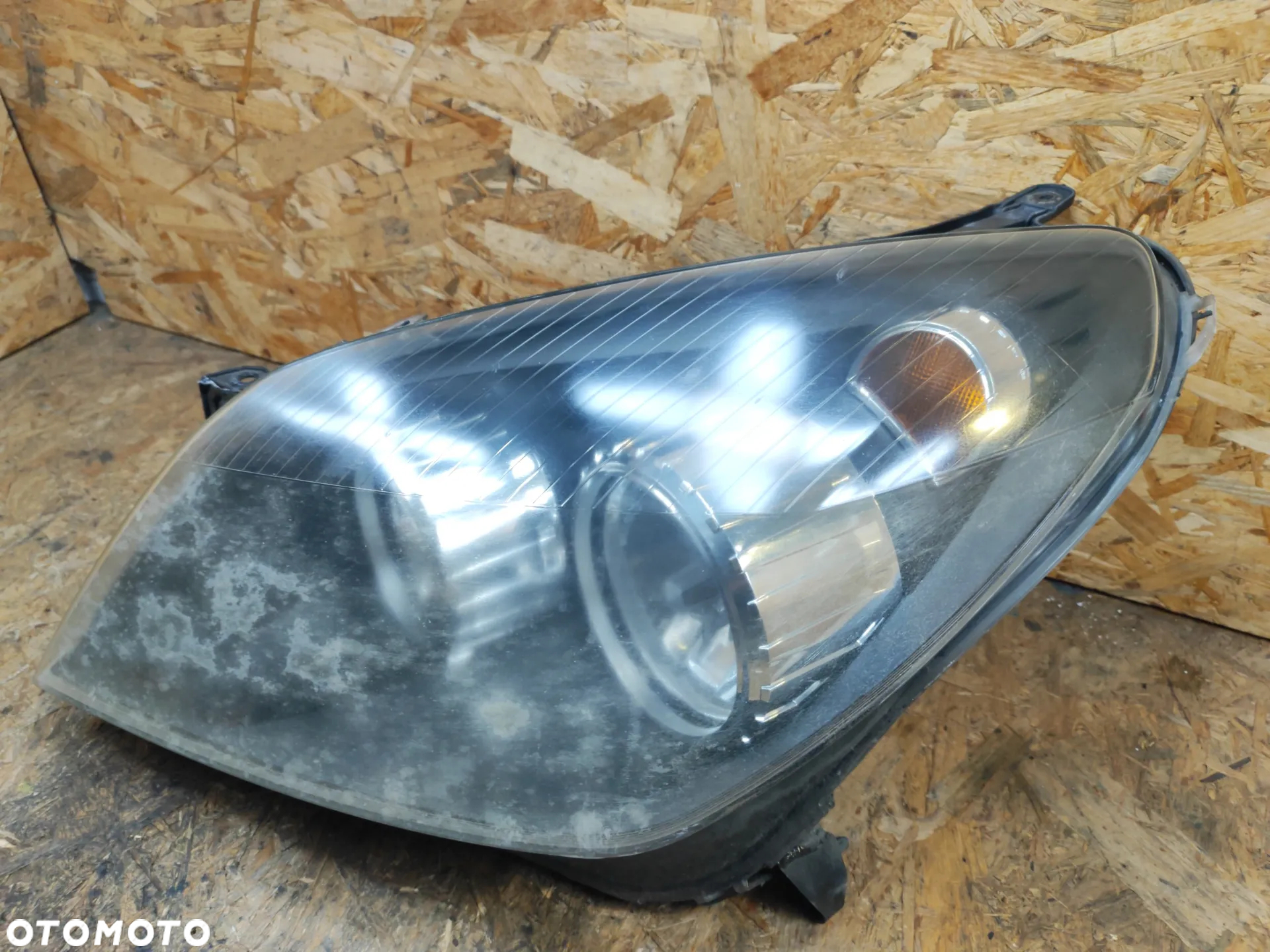 lampa przód lewa HELLA 1EG270370-01 / prawa HELLA 1EG270370-02 kompletna do OPEL Astra H III 04- do małej polerki - 6