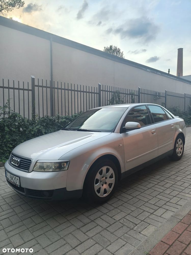 Audi A4 Limousine - 1