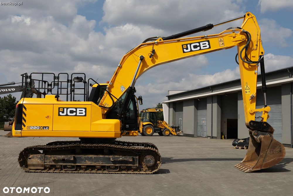 JCB 220X - 9