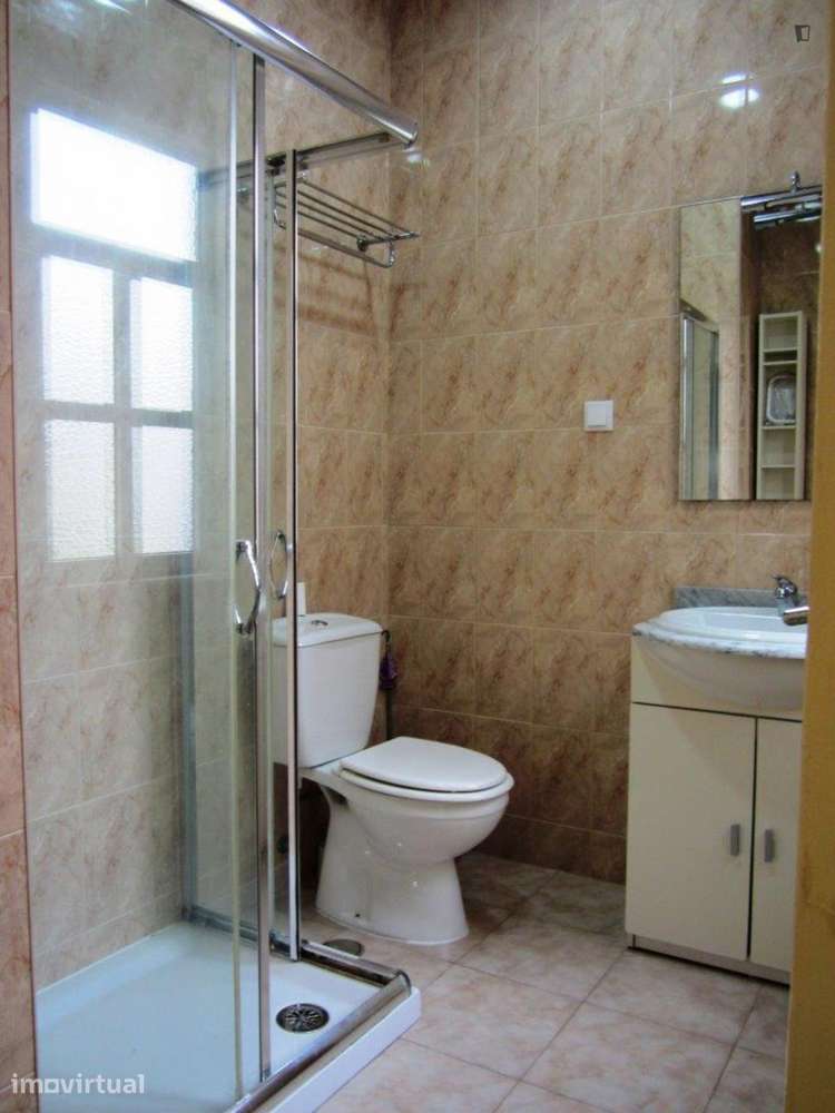Quarto - localizado em Alcântara Lisbon - Grande imagem: 4/14