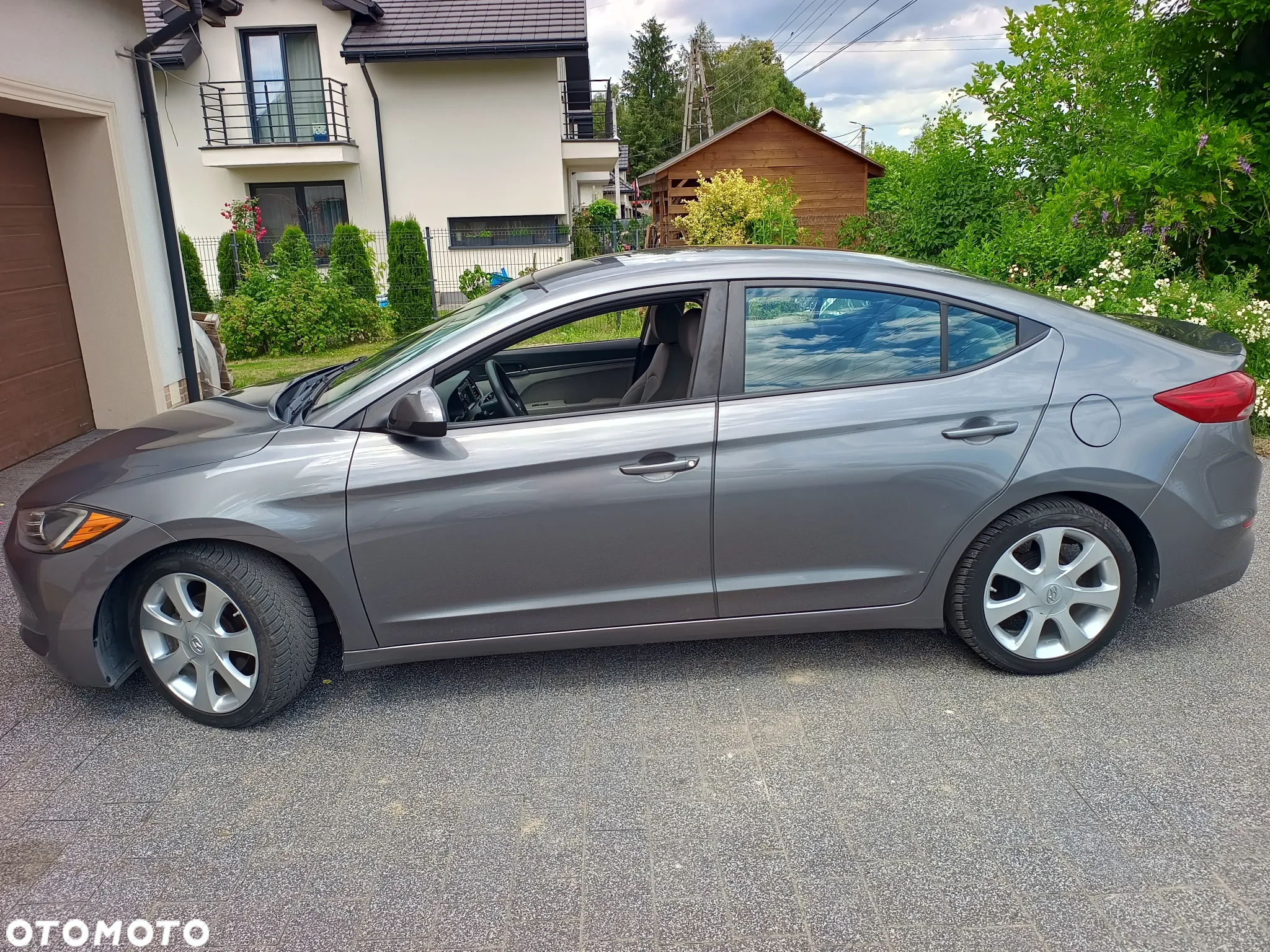 Hyundai Elantra 1.6 Comfort Premiere - 3