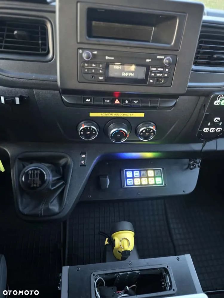 Renault Master Ambulans karetka - 16