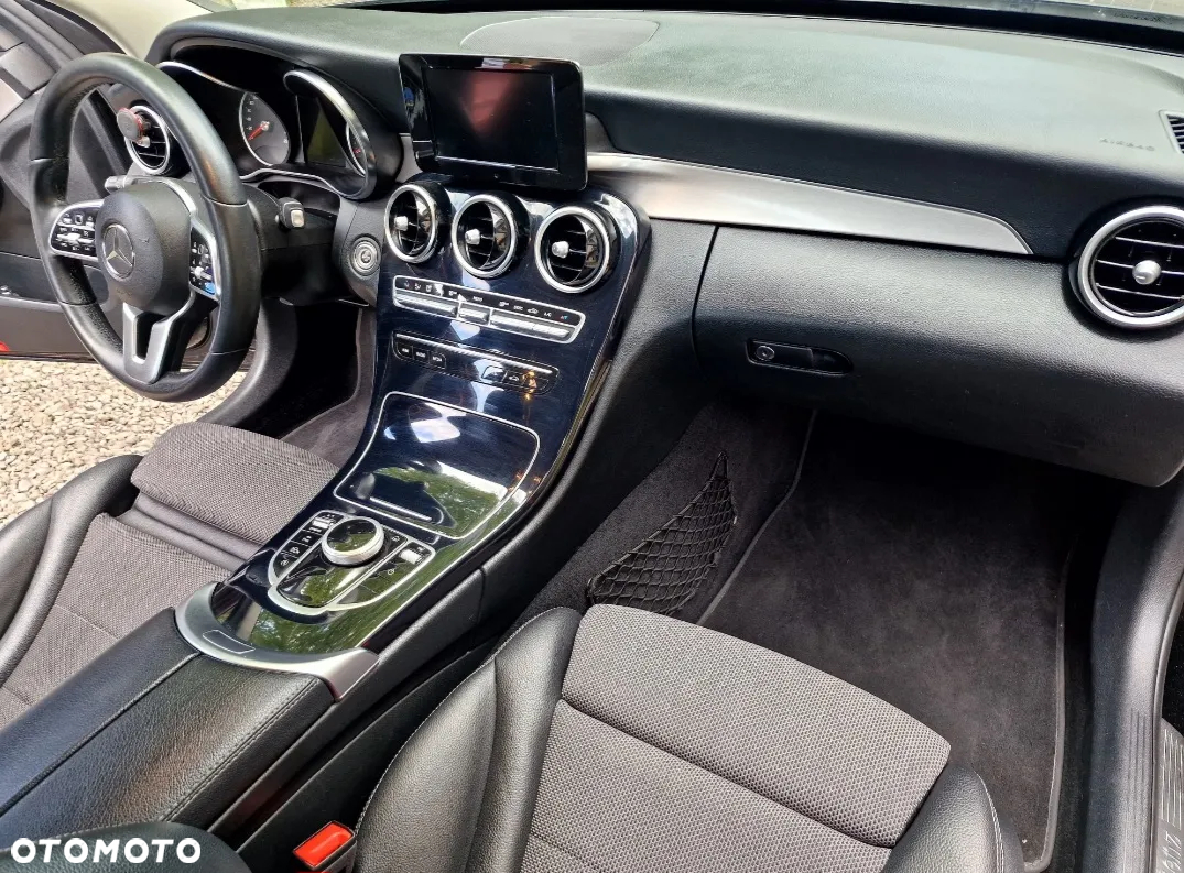 Mercedes-Benz Klasa C 180 9G-TRONIC - 22