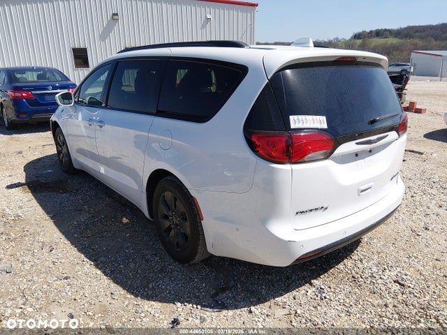 Chrysler Pacifica - 2