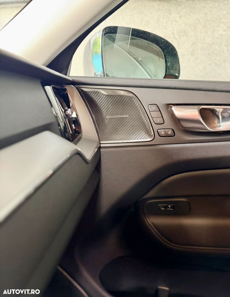 VOLVO XC60 2024 — imagine 8