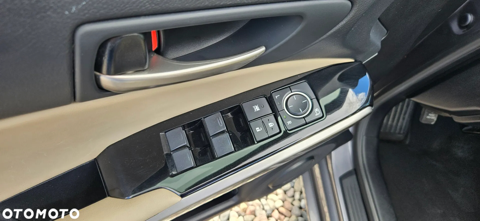 Lexus IS 300h Business Edition - 27