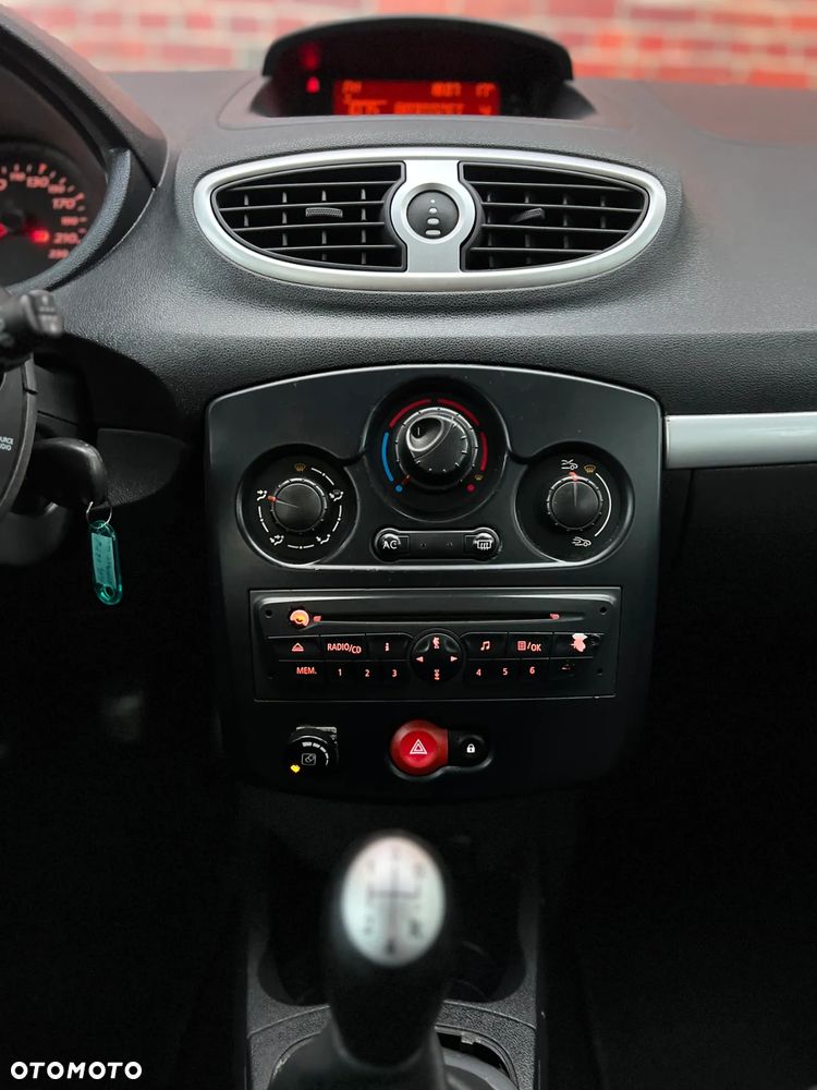 Renault Clio - 28