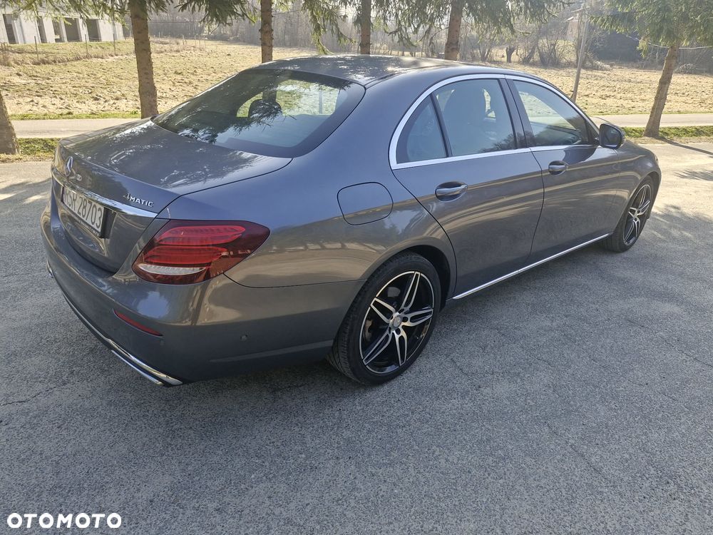 Mercedes-Benz Klasa E 220 d 4-Matic 9G-TRONIC - 4
