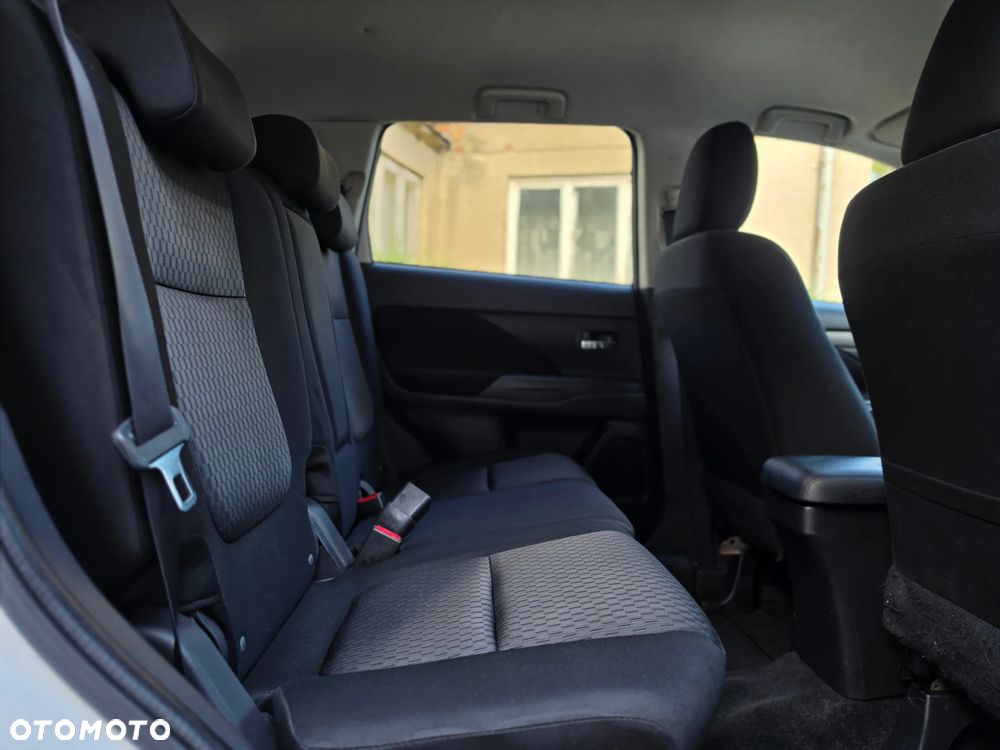 Mitsubishi Outlander - 33